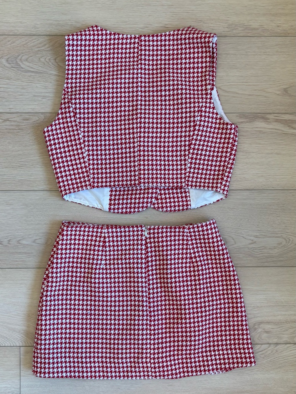 day + moon Women’s Medium Red Houndstooth Mini Skirt and Vest Matching Set - Picture 2 of 9